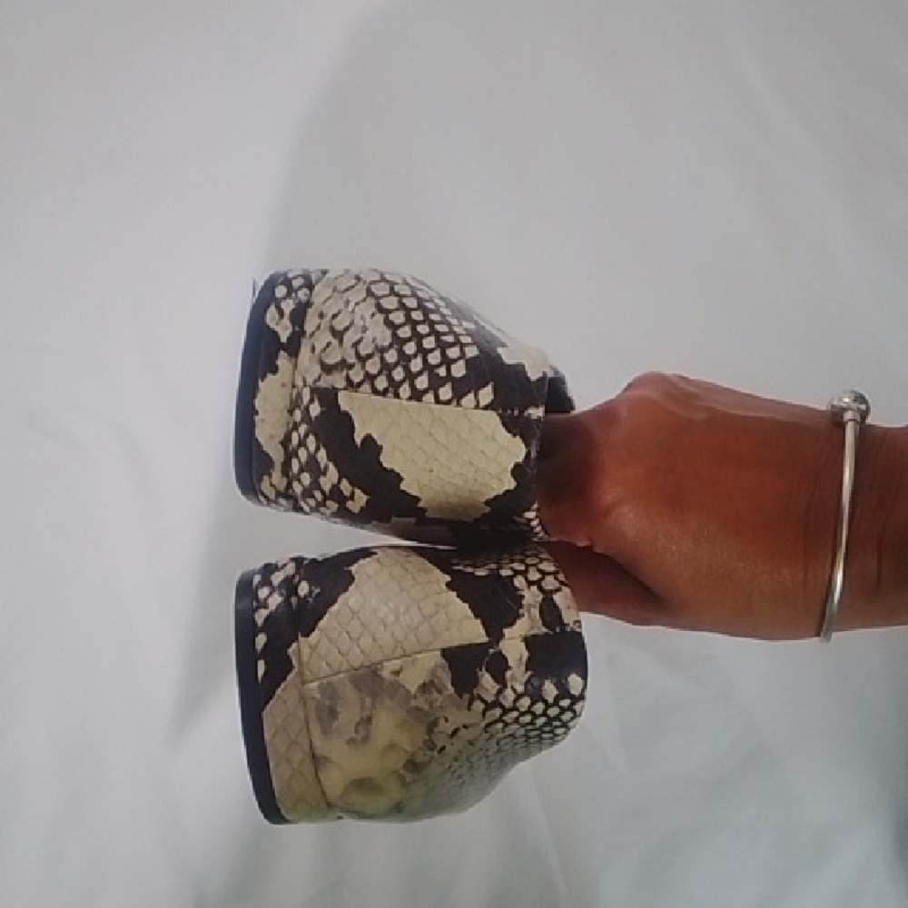 ZARA Snakeskin Pattern Black & Cream Ballet Flats - Picture 2 of 6
